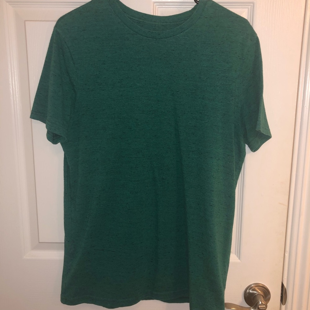 Green crew neck tee